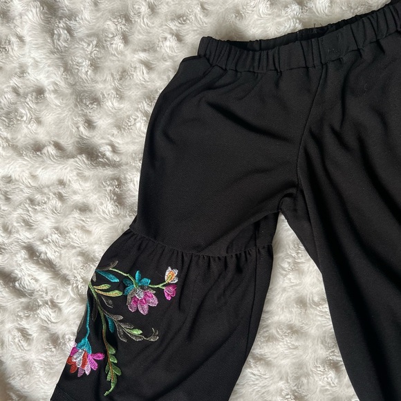 Black off shoulder blouse with beautiful flower details - Picture 2 of 5